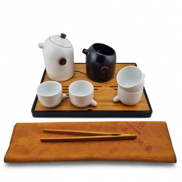 Дорожный набор "Черное и белое"